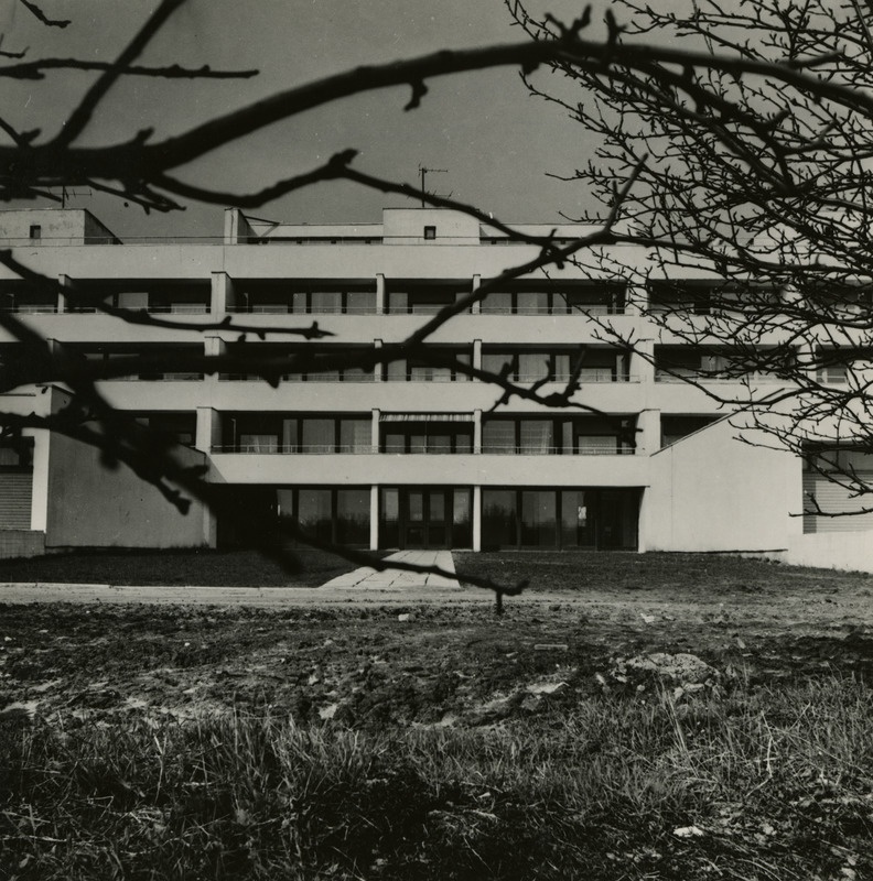 Pärnu KEK: terrasselamu Kuldne Kodu. Arhitekt Toomas Rein