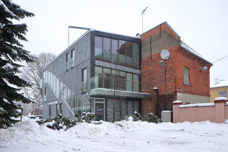 Kolme korteriga elamu Tartus Kloostri 1b. AB Sport, arhitekt Tiit Sild