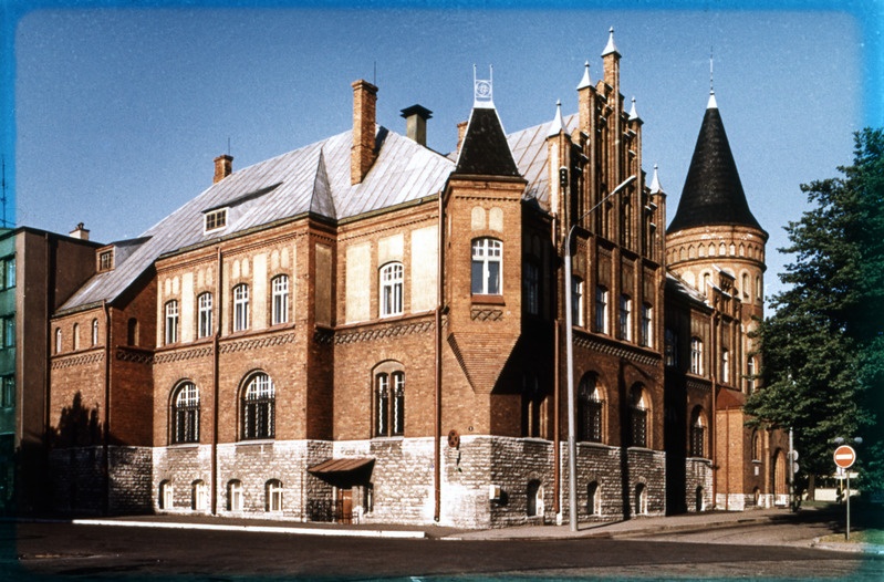 Aadlipank Tallinnas. Arhitekt August Reinberg