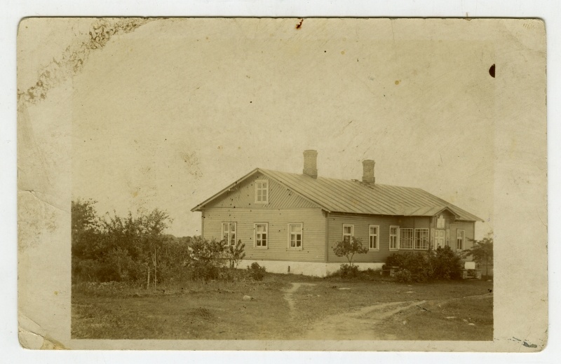 Lake rural municipality in Kohtla village in Virumaa, where in 1917-1918. Founded the Council of Workers of Järve rural municipality.