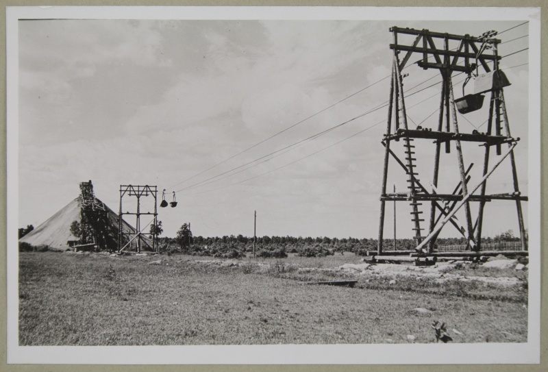 Kohtla-järve. Ash mountain and rope