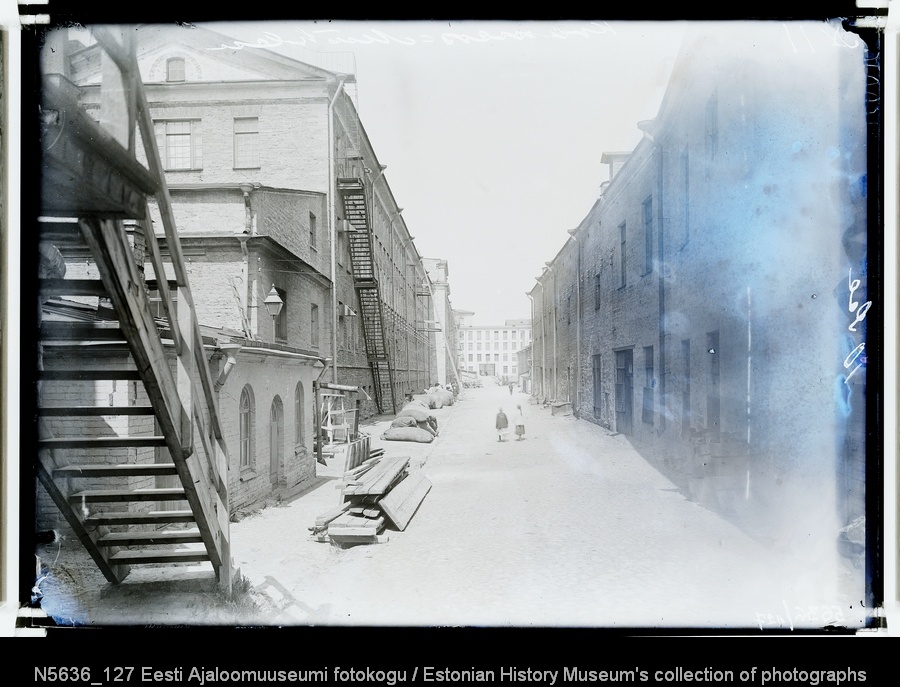 Linavabrik (vabriku hoonete vaheline tänav).