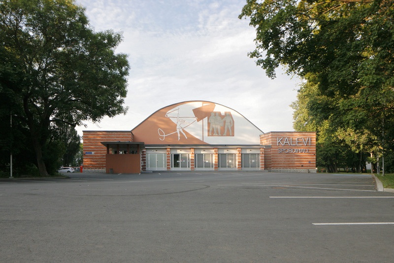 Kalevi spordihall värskelt renoveerituna. Arhitektid Uno Tölpus, Peeter Tarvas, Olga Kontšajeva