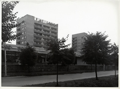 Narva Puškini tänav: korterelamud ja kauplus  similar photo