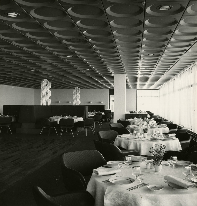 Pirita rannahoone interjöör. Restoran. Arhitekt Mai Roosna, sisearhitekt Krista Vellesaar.