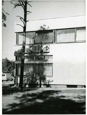 Elamuehituskombinaadi ühiselamu Tallinnas Männiku 89  similar photo