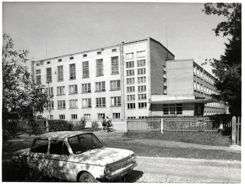 Nõmme gümnaasium, endine 28. keskkool. Juurdeehitus. Raudtee 55, Tallinn