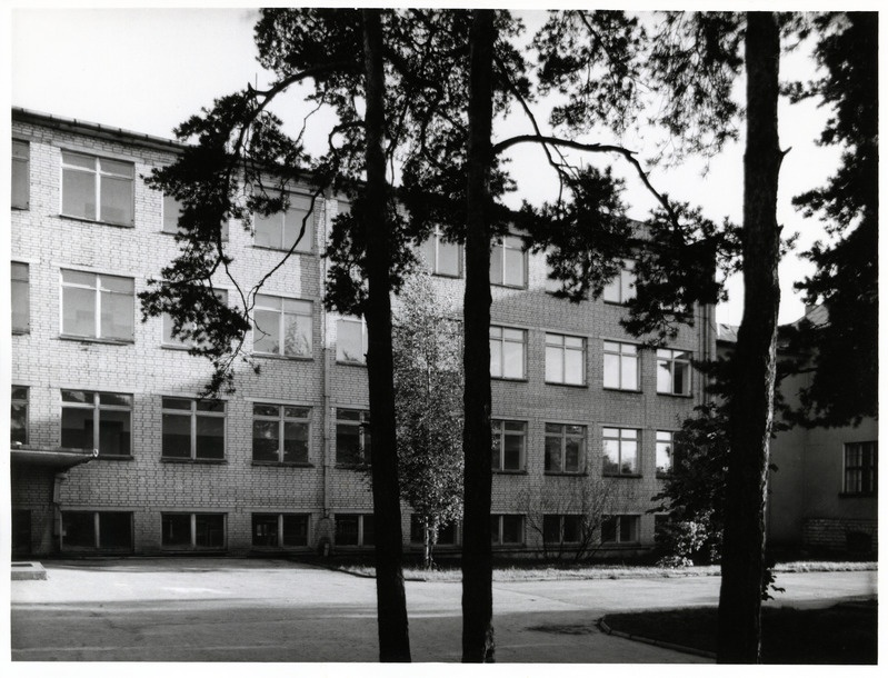 Nõmme gümnaasium, endine 28. keskkool. Juurdeehitus. Raudtee 55, Tallinn
