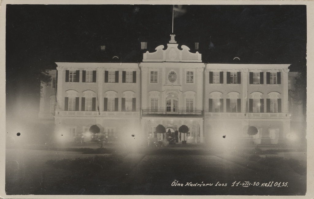 [tallinn] : nights Kadrioru Castle 11.VIII.30 at 01.35