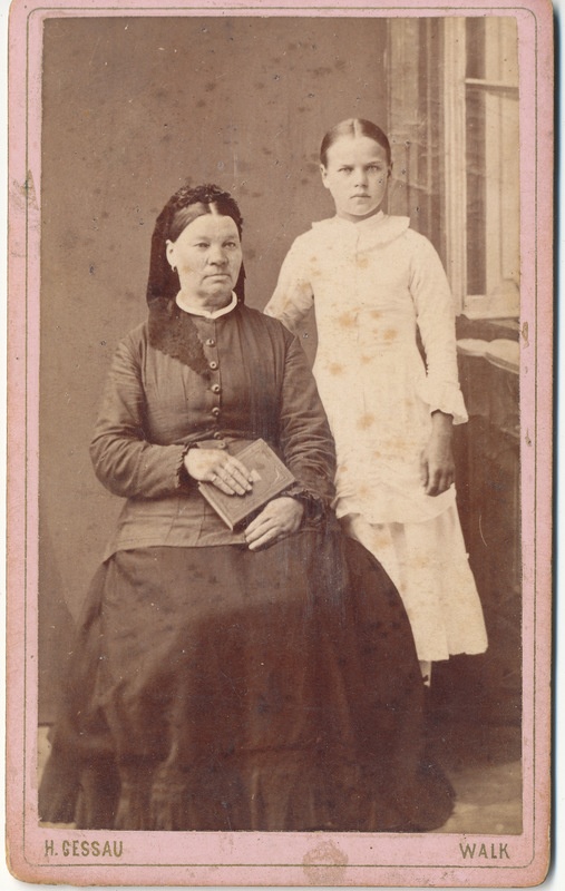 Mathilde Kotka ema Maria koos noorima õe Bertaga
