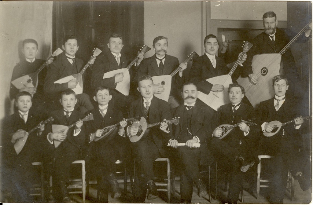 Dog’s string orchestra