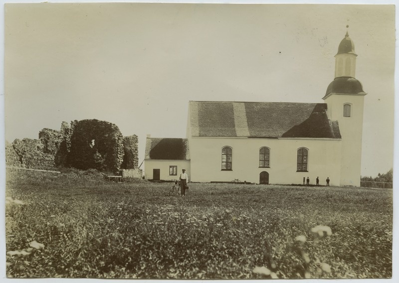 Karksi kirik, vaade põhjast