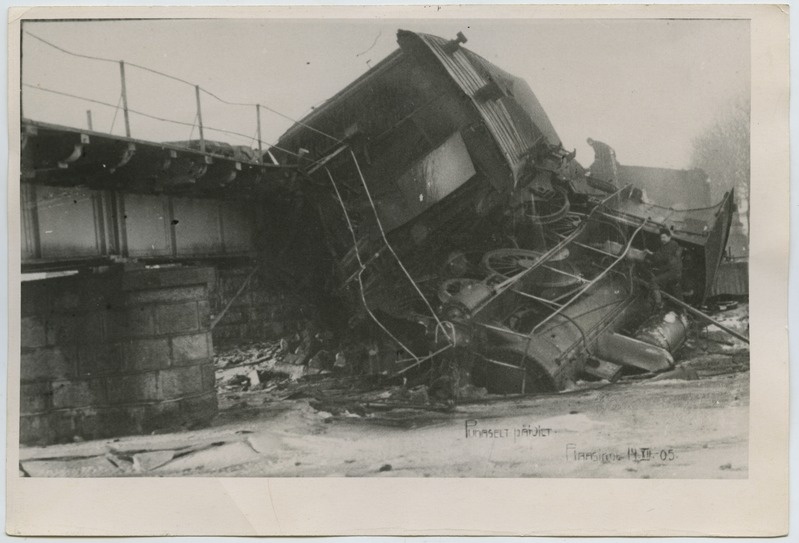 Raasiku. Teelt kraavi lastud rong