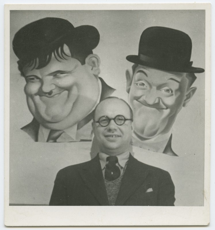 Hans Soosaare portree, taga Dicki ja Doffi reklaam