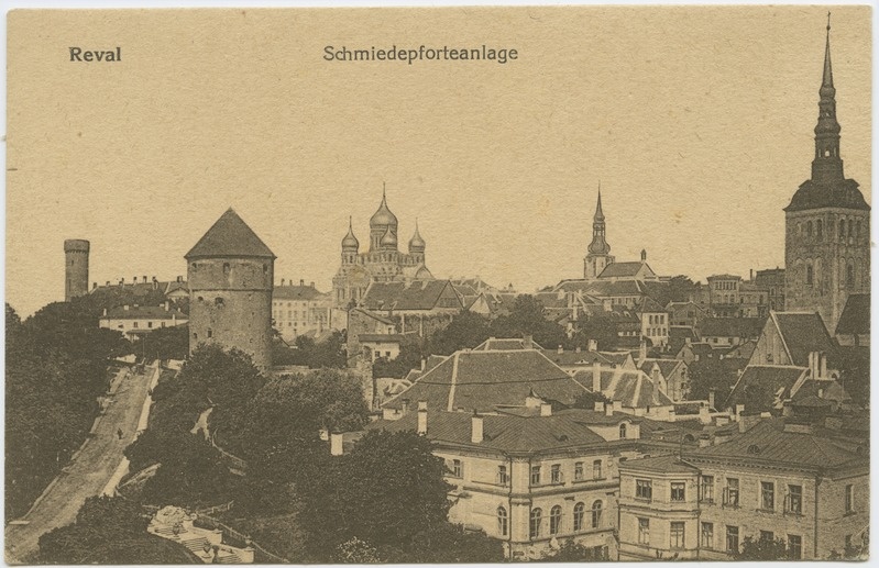 Tallinn. Vaade Harjumägi ja Toompea Jaani kiriku tornist