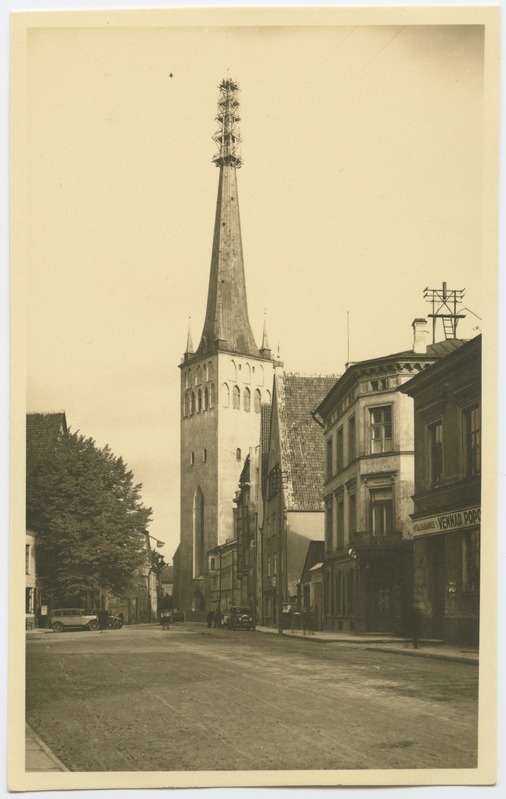 Tallinn. Oleviste kiriku tornikiivri tipp tellingutes