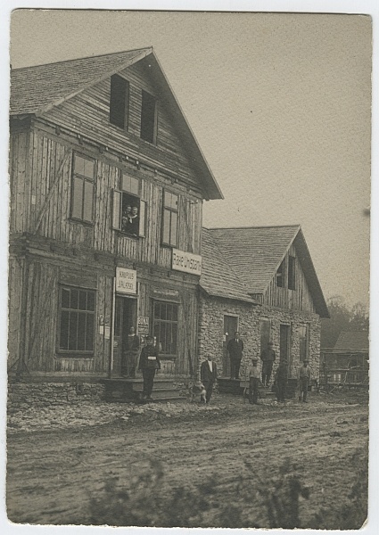 Building Rakkes - Rakke Ühispank and stores.
