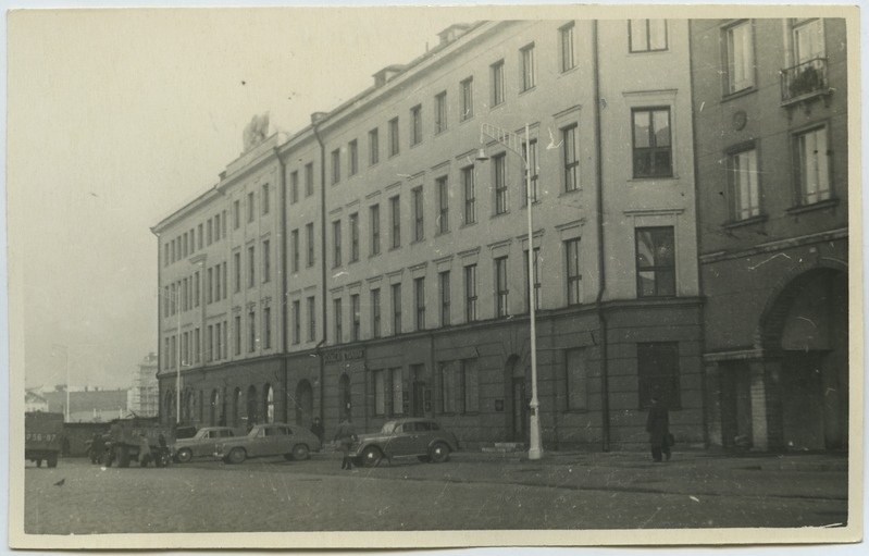 Tallinn, uus maja Estonia puiesteel