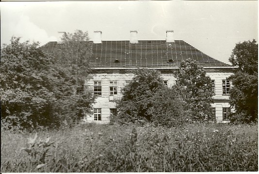 Photo, Norwegian manor house in 1985.