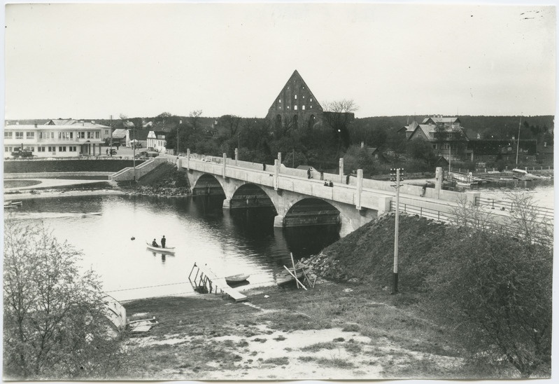 Vaade Pirita jõe sillale.