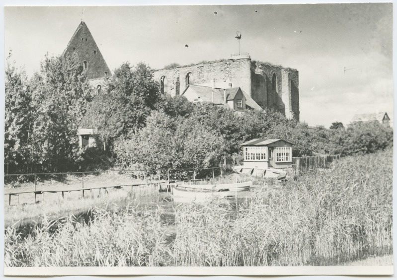 Vaade Pirita kloostrikiriku varemetele kagust.