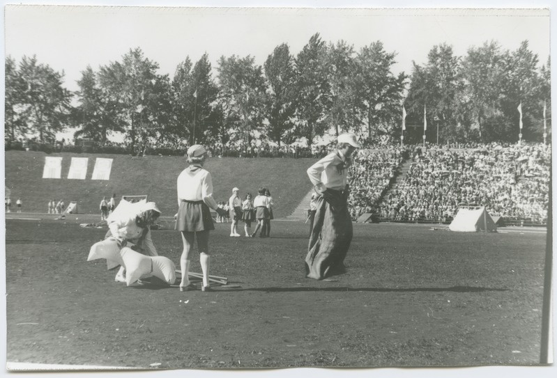 Laste laulu- ja tantsupidu Tallinnas 1977 (27tk)