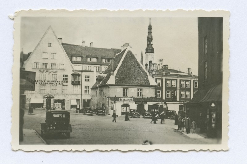 Tallinn. Vaade Raekoja plats. Pildistatud Kullassepa tänavalt Vaekoja poole