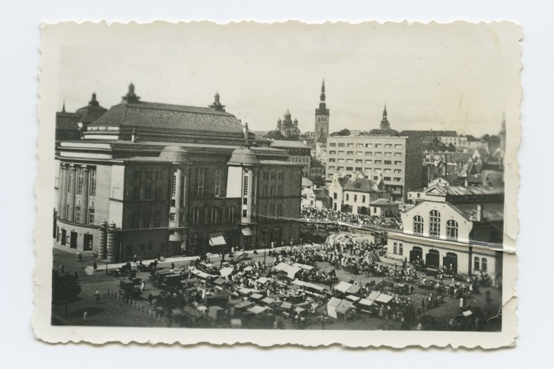 Tallinn. Vaade Uus turg. Pildistatud Musumäelt Estonia teatri poole