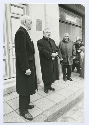 Tallinn. Arthur Ströhmi mälestusplaadi avamine Pikk tn. 9 majal. Ees L. Meri  duplicate photo