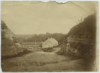 Kallaste - Tiskre - pärastise Kongsi restorani hoonega  similar photo