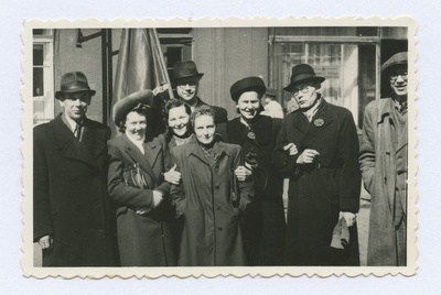 Fotod. Raamatukaubanduse töötajad. 1940.a-d.  duplicate photo