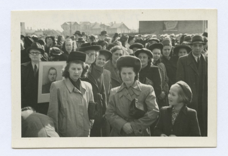 Fotod. Raamatukaubanduse töötajad. 1940.a-d.