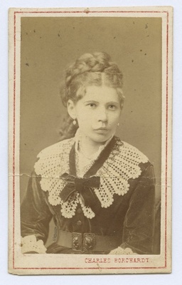 Portreefotod.  duplicate photo