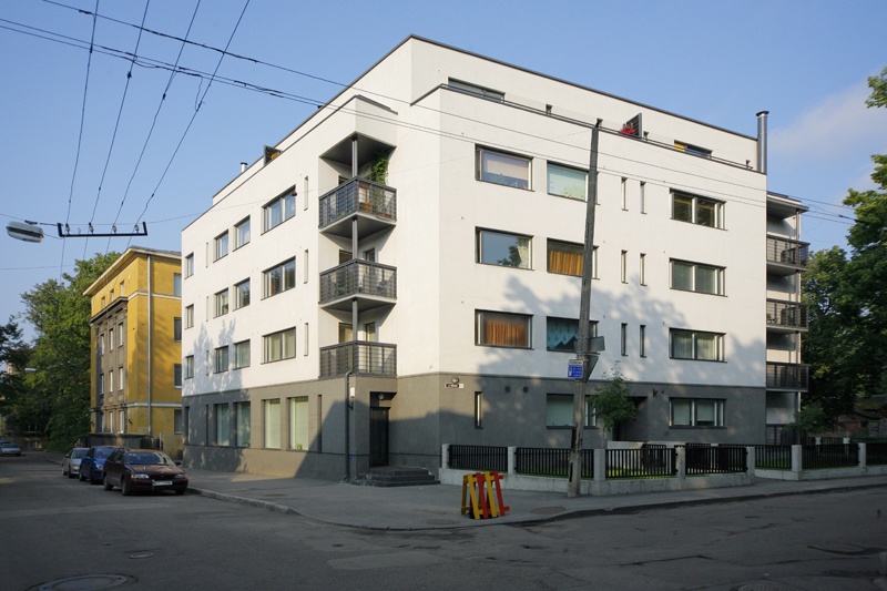 Apartment building in Kadriorus, view of the building