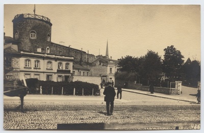 Tallinn, Valli tänav, vaade Pärnu maanteelt, vasakul Hinke torn, paremal Viru värava mägi.  duplicate photo