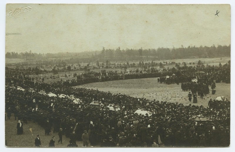 16. oktoobri 1905. aasta ohvrite matuserongkäik Rahumäe kalmistul.