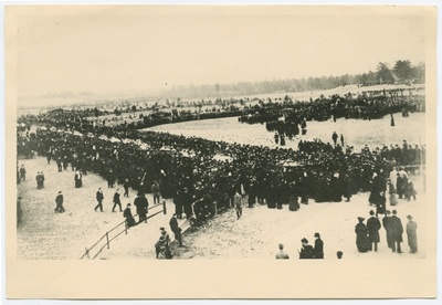 16.10.1905 ohvrite matuse rongkäik Rahumäe kalmistul.  duplicate photo