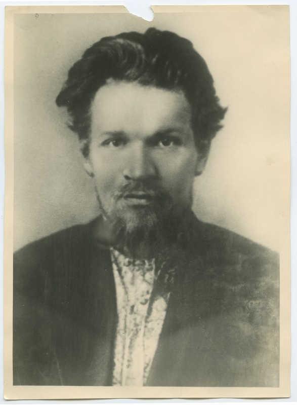 M.Kalinin u. 1900. aastal, rinnaportree, otsevaade.
