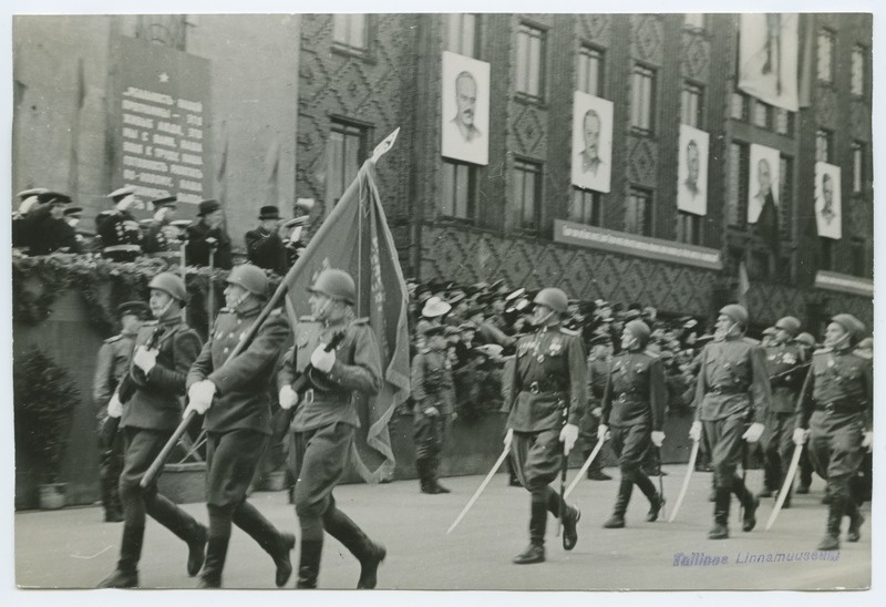 1. mai 1947, Nõukogude armee paraad Võidu väljakul.
