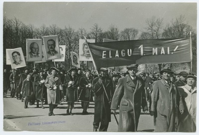 1. mai 1947, töötajate demonstratsioon Võidu väljakul.  duplicate photo