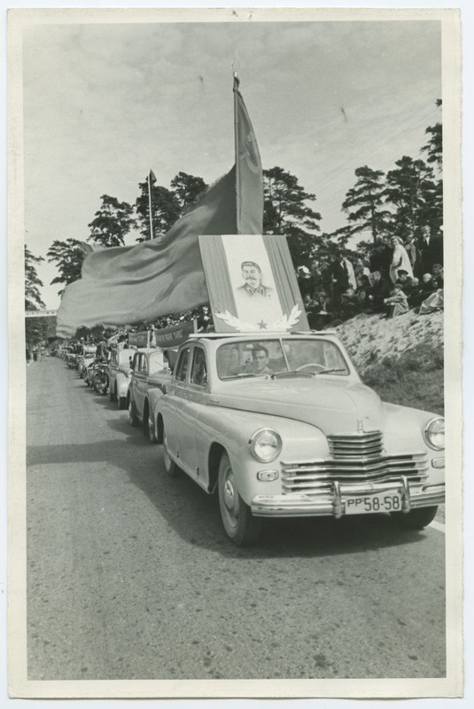 Rahuretkest osavõtjad jõuavad finiši, Pirital.