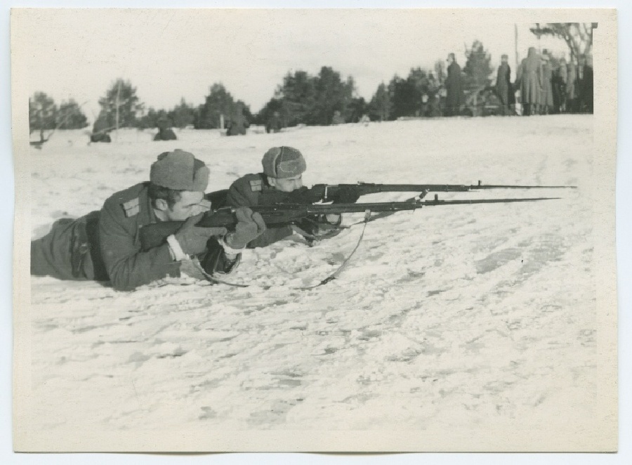 Kapten Runing ja kapten Mets Klooga lasketiirus 1945. aastal.