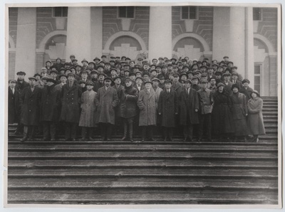1.12.1924 mässukatsest osavõtnud konverentsil 1925. aasta aprillis.  duplicate photo