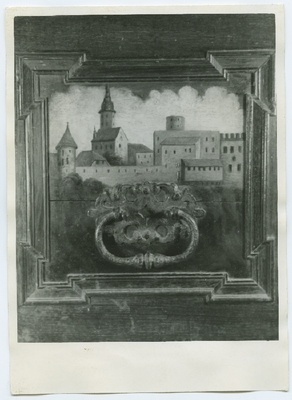 Tallinna rae nn. privileegide kast, annetatud 1688. aastal raehärrade Paul Struerus'e ja Bernhard Thieren'i poolt, kelle vapid on seespool.  duplicate photo