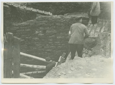 Arheoloogilised kaevamised Tallinnas 1952. aastal.  similar photo