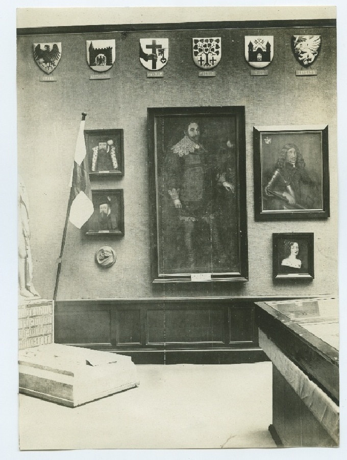 Võimumeeste portreesid ja linnade ning maakondade vappe - väljapanekul Riia näitusel 1918. aastal