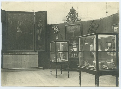 Tallinna Mustpeade Vennaskonna väljapanek Riia näitusel 1918. aastal.  similar photo