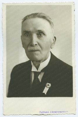 Peeter Grünfeldt 70. aastane 1. oktoobril 1935, kolmveerand portree, vaade paremale.  duplicate photo