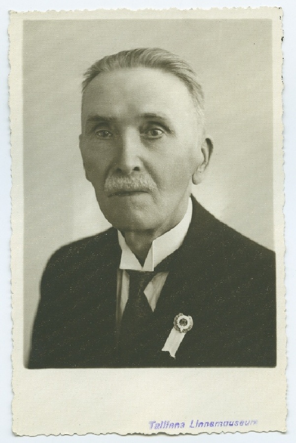 Peeter Grünfeldt 70. aastane 1. oktoobril 1935, kolmveerand portree, vaade paremale.