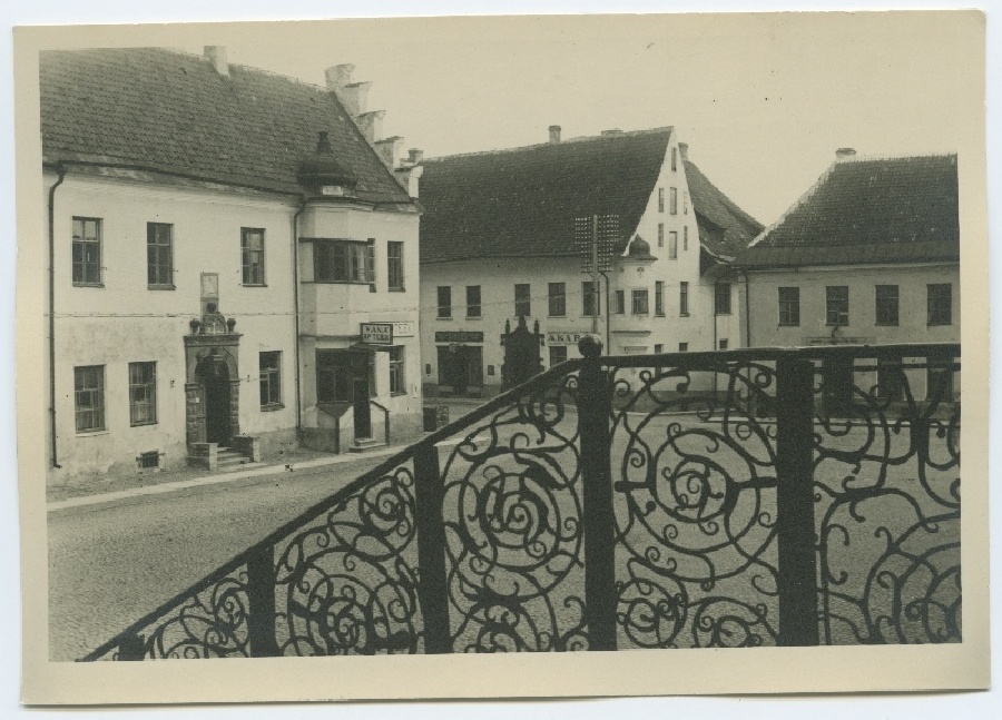 Narva, vaade Raekoja trepilt.